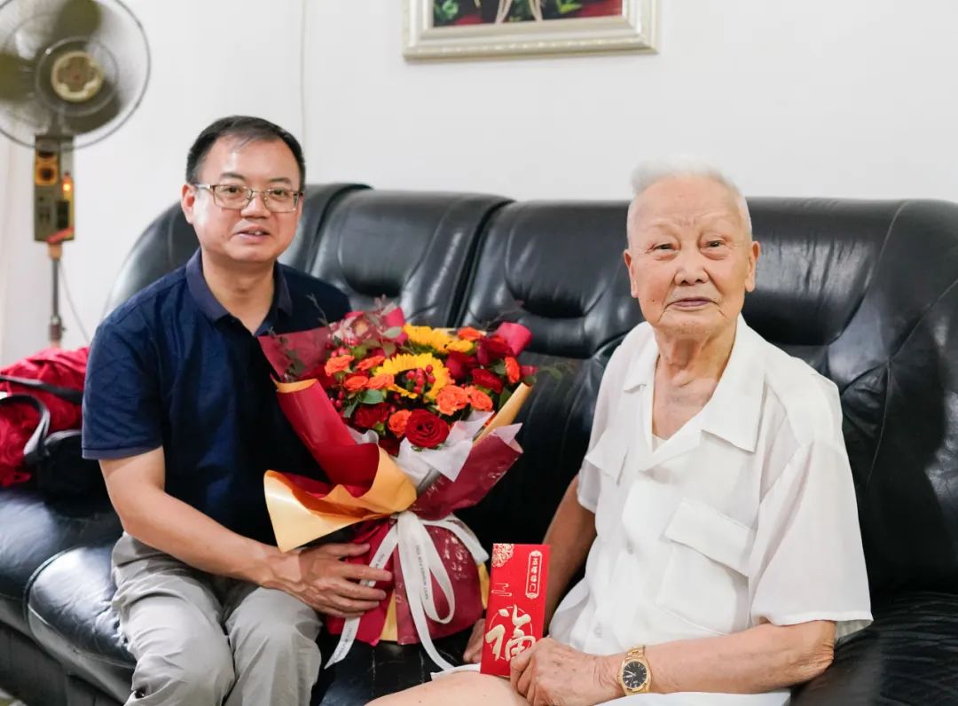 ab280433-24e7-4e10-a5ec-bb0c73c8988e